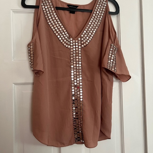 #50 MODA INTERNATIONAL • TAN/MAUVE COLD SHOULDER TOP • MIRROR EMBELLISHMENT - Picture 1 of 6